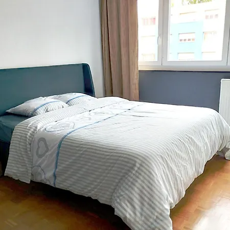 2 Louis - Euroairport - Basel - Train Station *